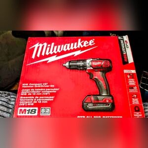 Milwaukee Electric Tool 2607-22CT M18 Hammer Drill Kit, 1/2-Inch